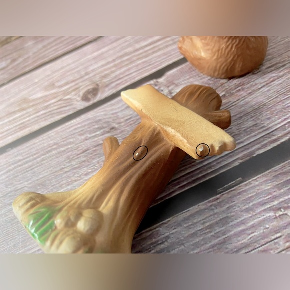 Adorable Vintage Bear & Tree Stump Salt & Pepper set marked Japan - Picture 9 of 9